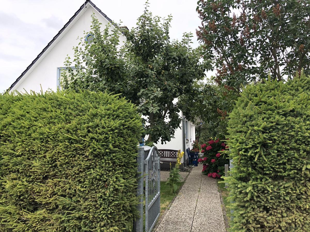 Ferienwohnung Mit Garten Wieck Bagian luar foto